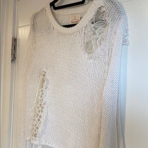 Cropped knitted sweater with beautiful detailing